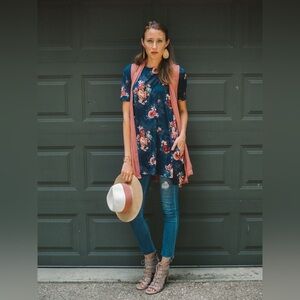 NWT Agnes & Dora Swing Tunic Vintage Floral teal